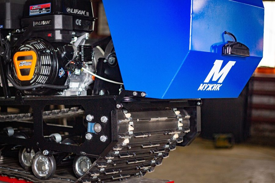 Мотобуксировщик «Мужик» с двигателем Lifan на конвейере